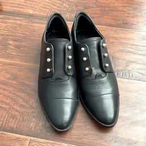 Ninewest slip on women’s shoes, slightly pointed front, leather upper, size 5